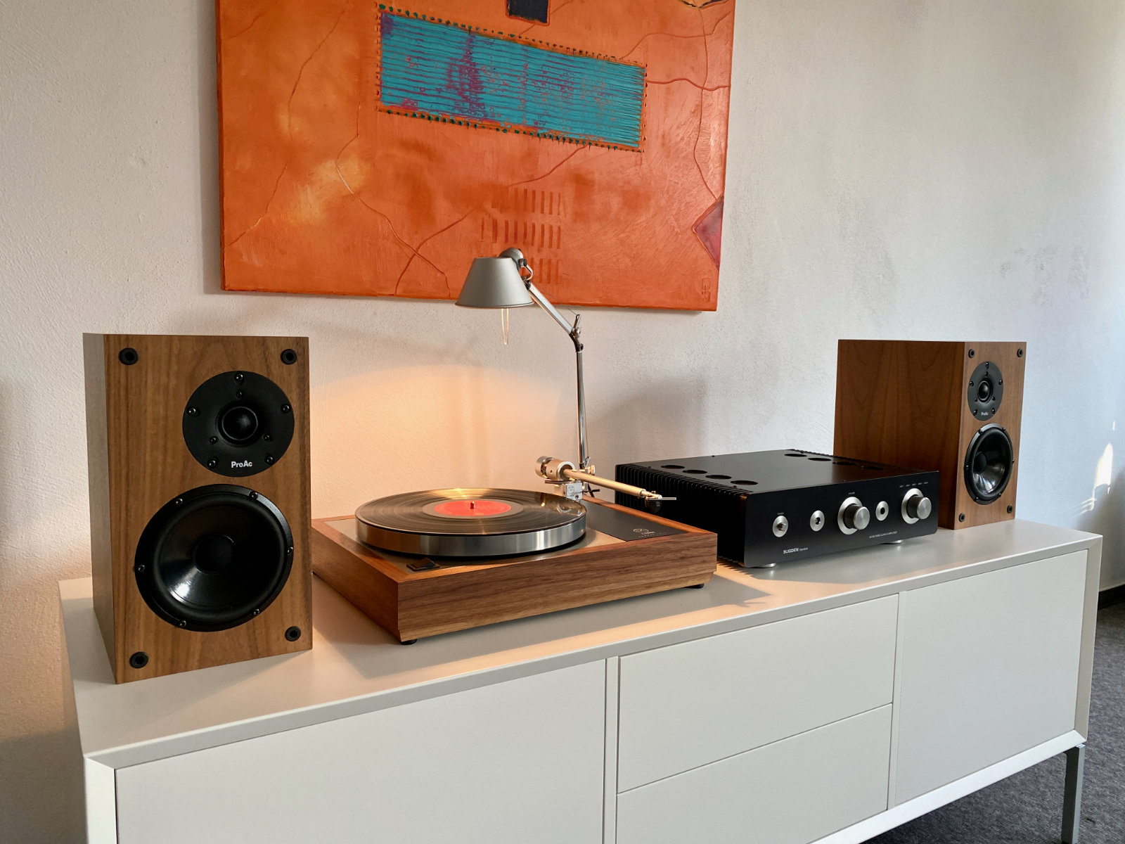 Kleiner ProAc Lautsprecher mit Sugden und Linn LP12